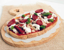 Afbeelding in Gallery-weergave laden, BRUSCHETTA MIA met olijfolie, in ovale plakjes gesneden