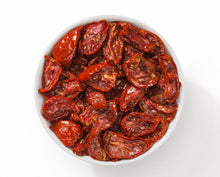 Afbeelding in Gallery-weergave laden, Italiaanse licht gedroogd tomatenblokjes met kruiden ¨Soleggiati pomodori ¨