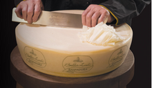 Afbeelding in Gallery-weergave laden, RASPADURA BELLA LODI GRANA PADANO
