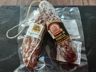 Salami met Truffel ¨Salamino Cacciatore¨ handgemaakt in Italie  150 gr vacuum verpaakt.